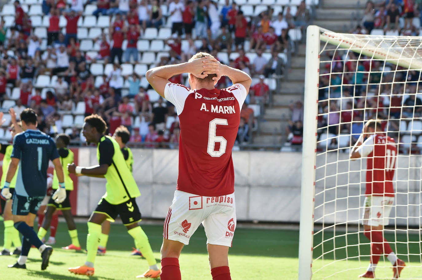 La derrota del Real Murcia frente al Betis Deportivo en el Enrique Roca, en imágenes