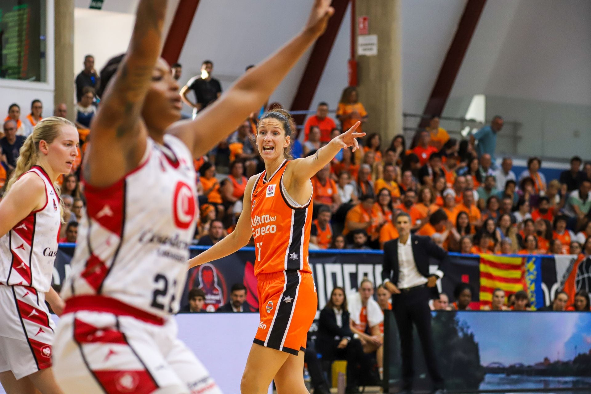 Las imágenes del partido de la Supercopa entre Valencia Basket y Zaragoza
