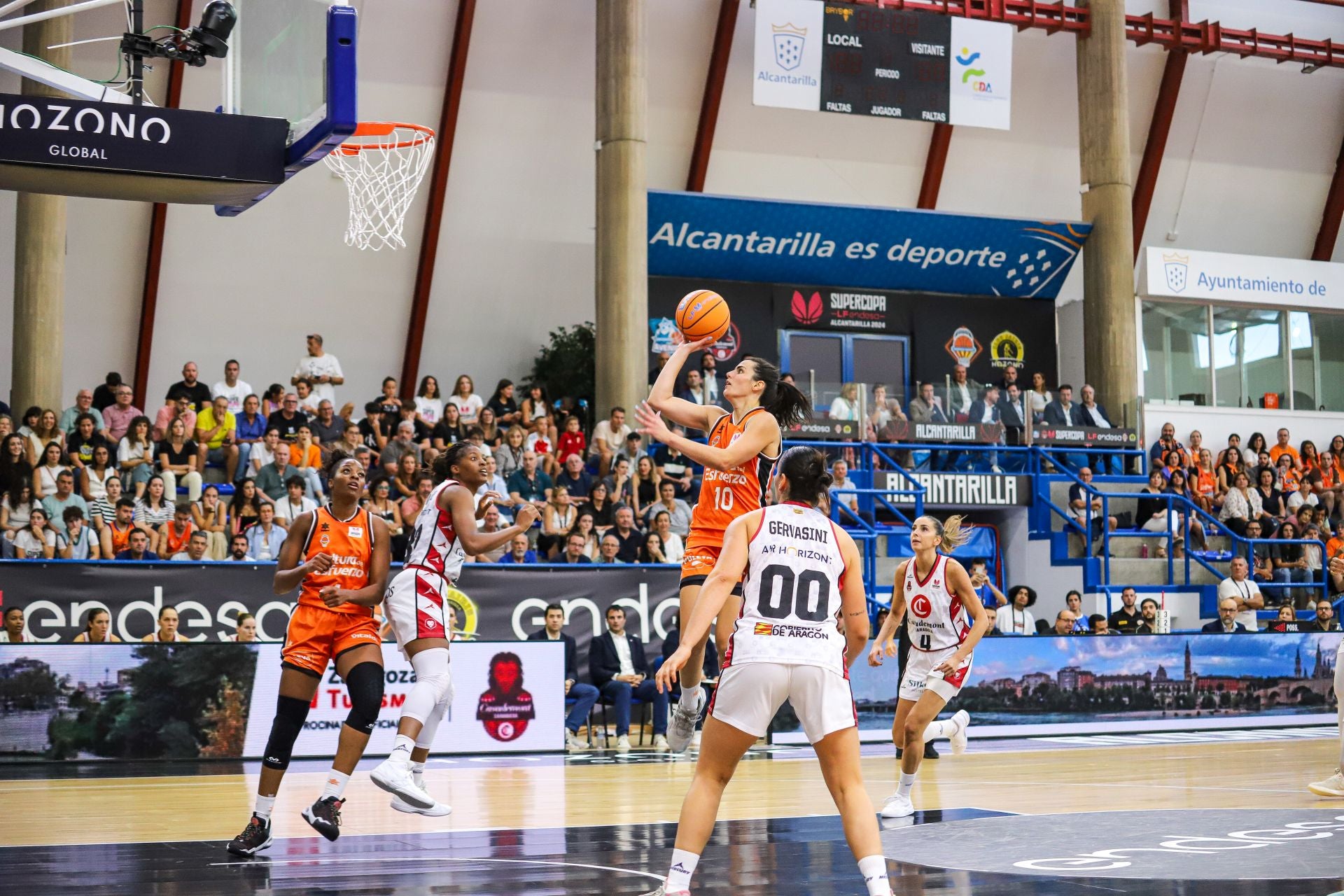 Las imágenes del partido de la Supercopa entre Valencia Basket y Zaragoza