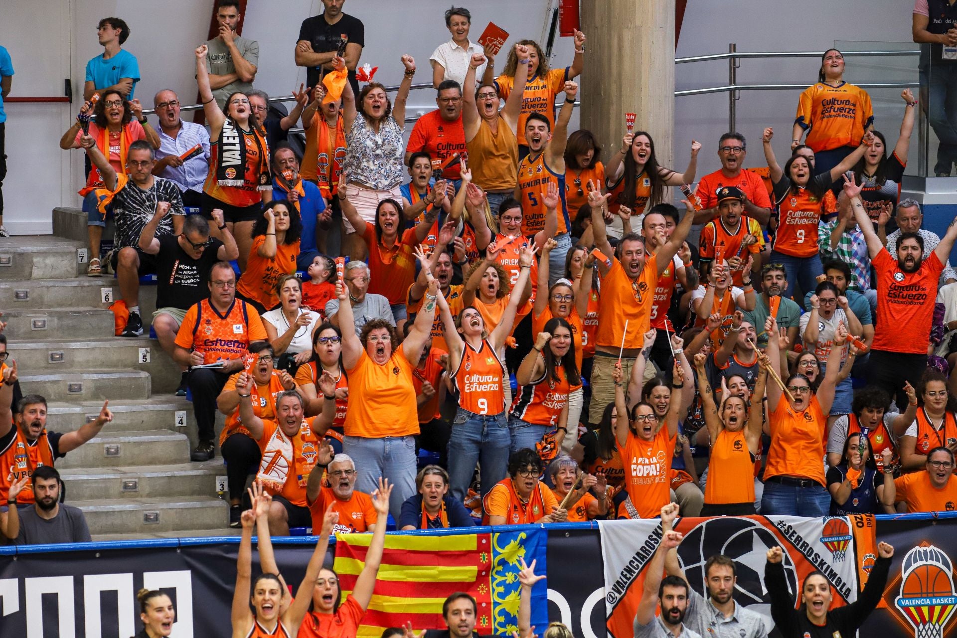 Las imágenes del partido de la Supercopa entre Valencia Basket y Zaragoza