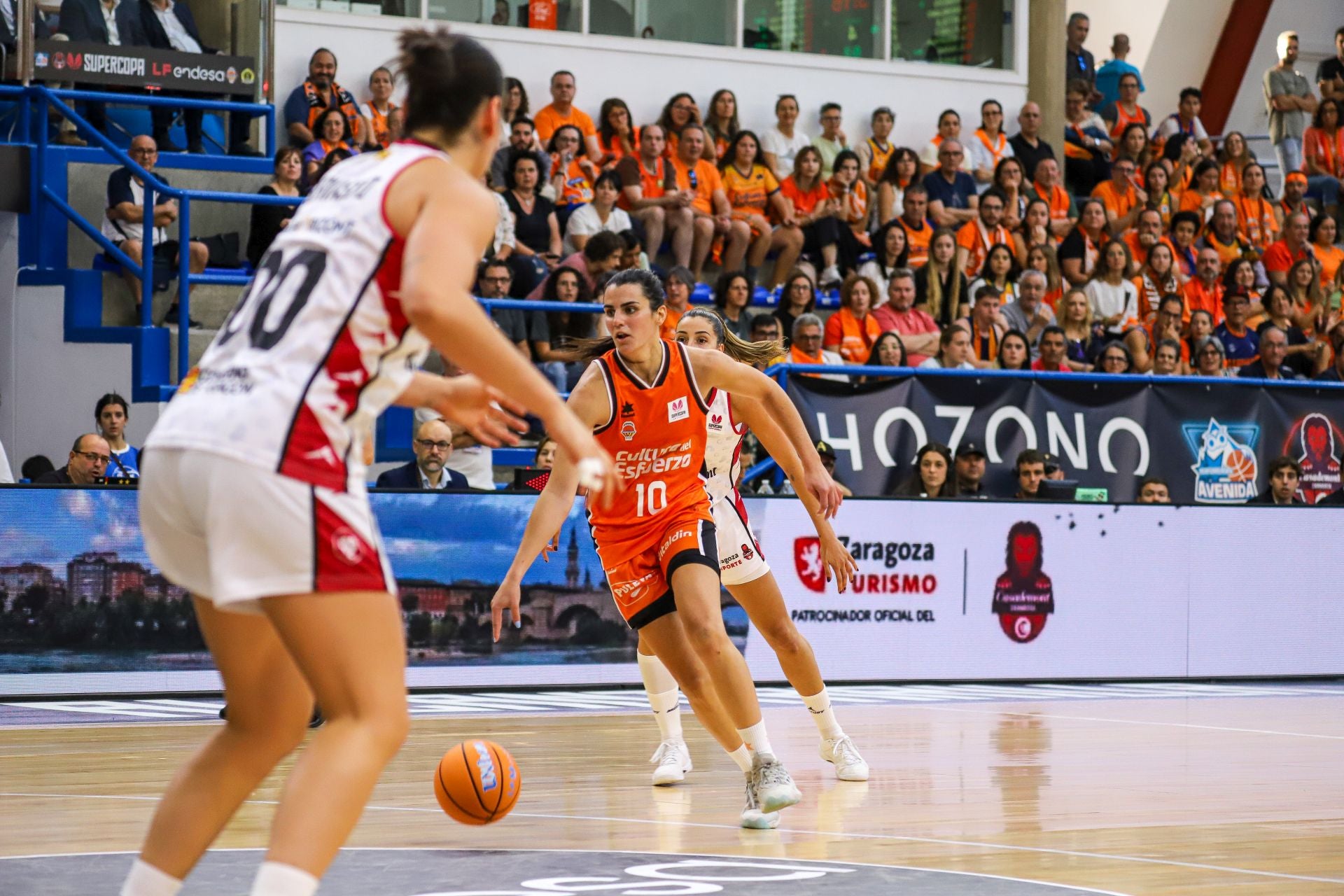 Las imágenes del partido de la Supercopa entre Valencia Basket y Zaragoza