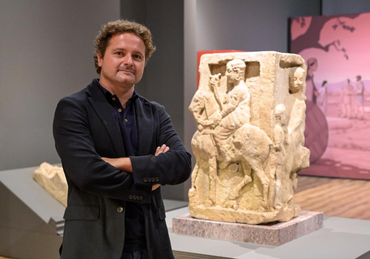 Carlos Espí, en la apertura de la muestra 'Los íberos y la muerte', que podrá visitarse hasta el 26 de enero en el Museo Arqueológico de Murcia.