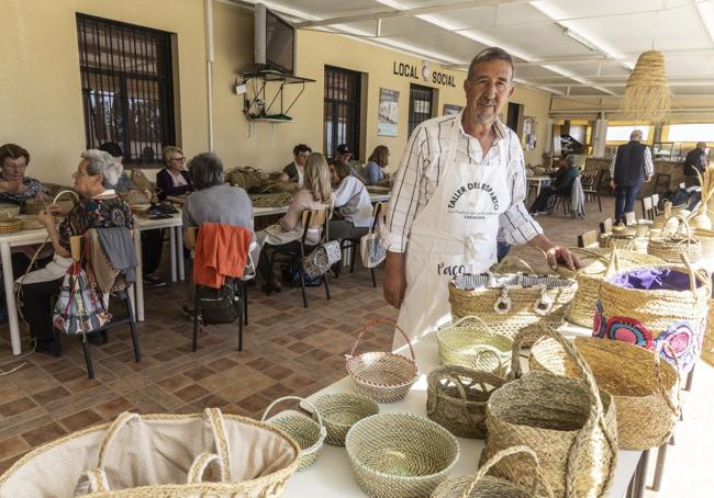 Taller de esparto, en local social de Los Puertos de Santa Bárbara.