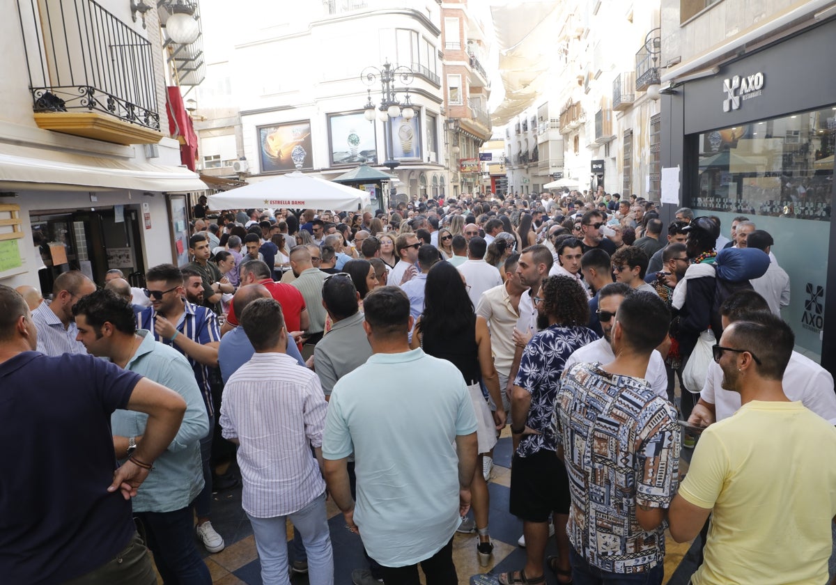 Calle Corredera repleta de gente en la Feria de Día.