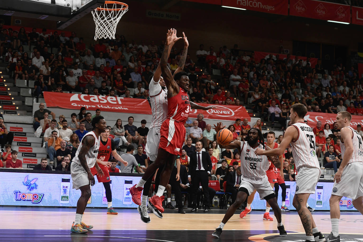 Las imágenes del UCAM Murcia-Manisa Basket (97-103)