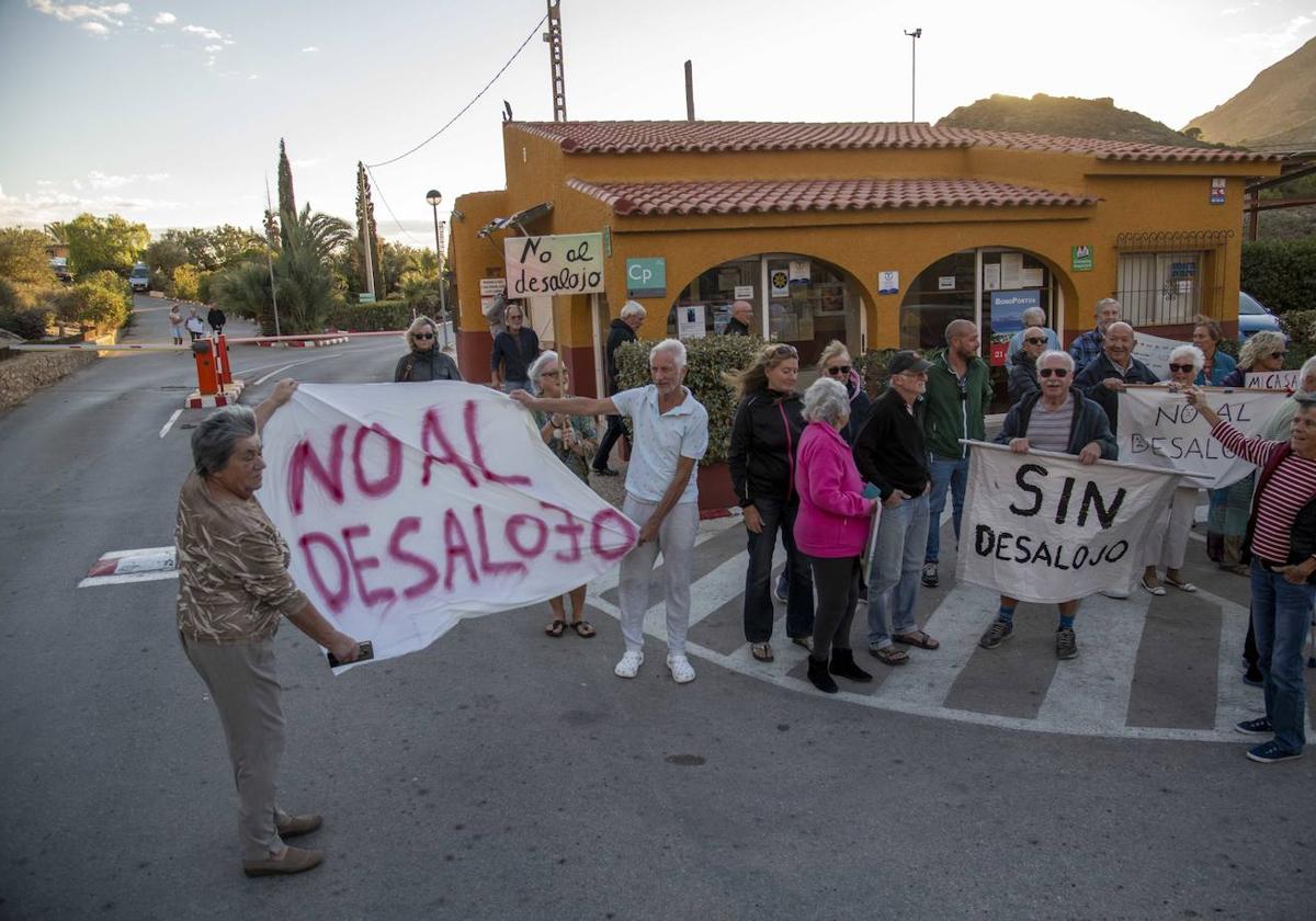 Imagen de archivo de una protesta de los inquilinos del Camping El Portús.