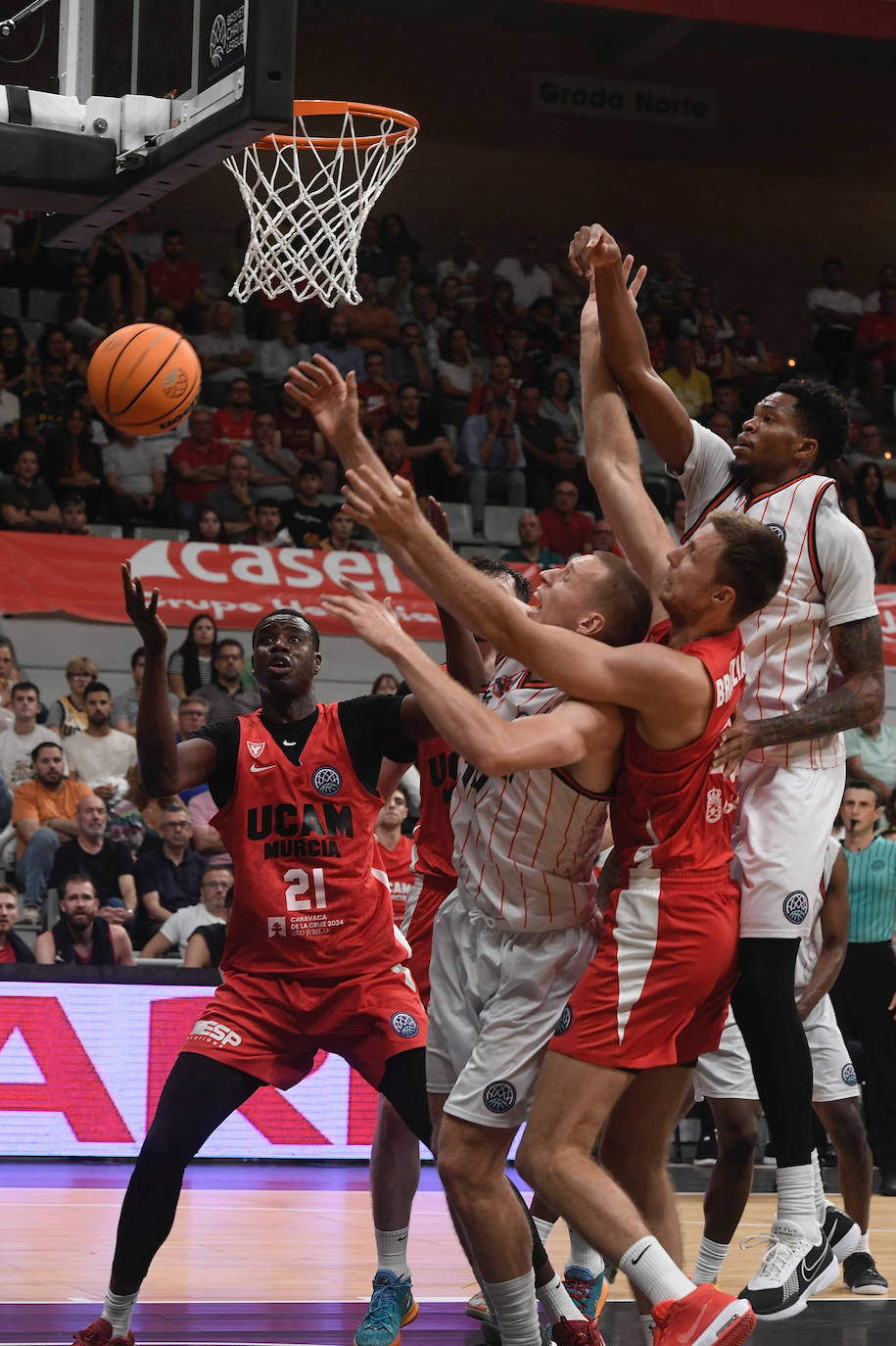 Las imágenes del UCAM Murcia-Manisa Basket (97-103)