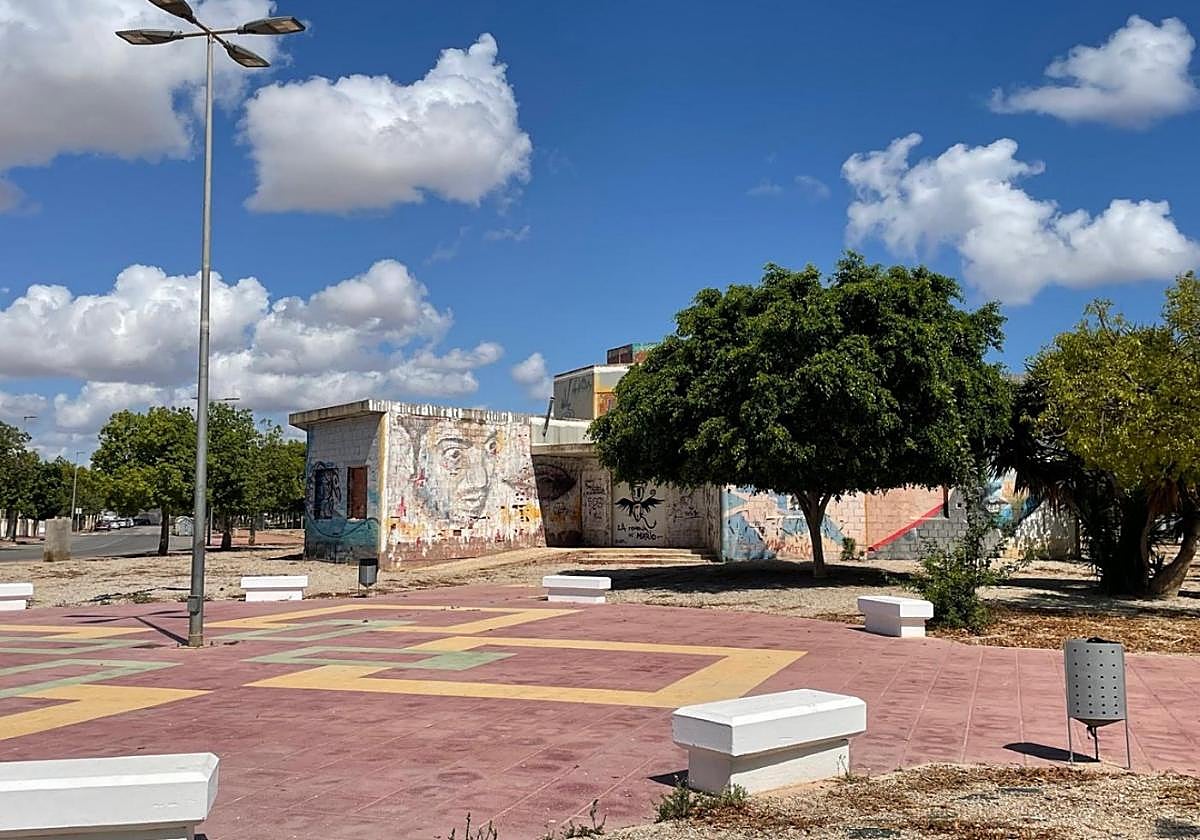 Estado de abandono del edificio que iba a a ser un espacio cultural en La Dorada, cuya estructura se aprovechará para construir el centro.