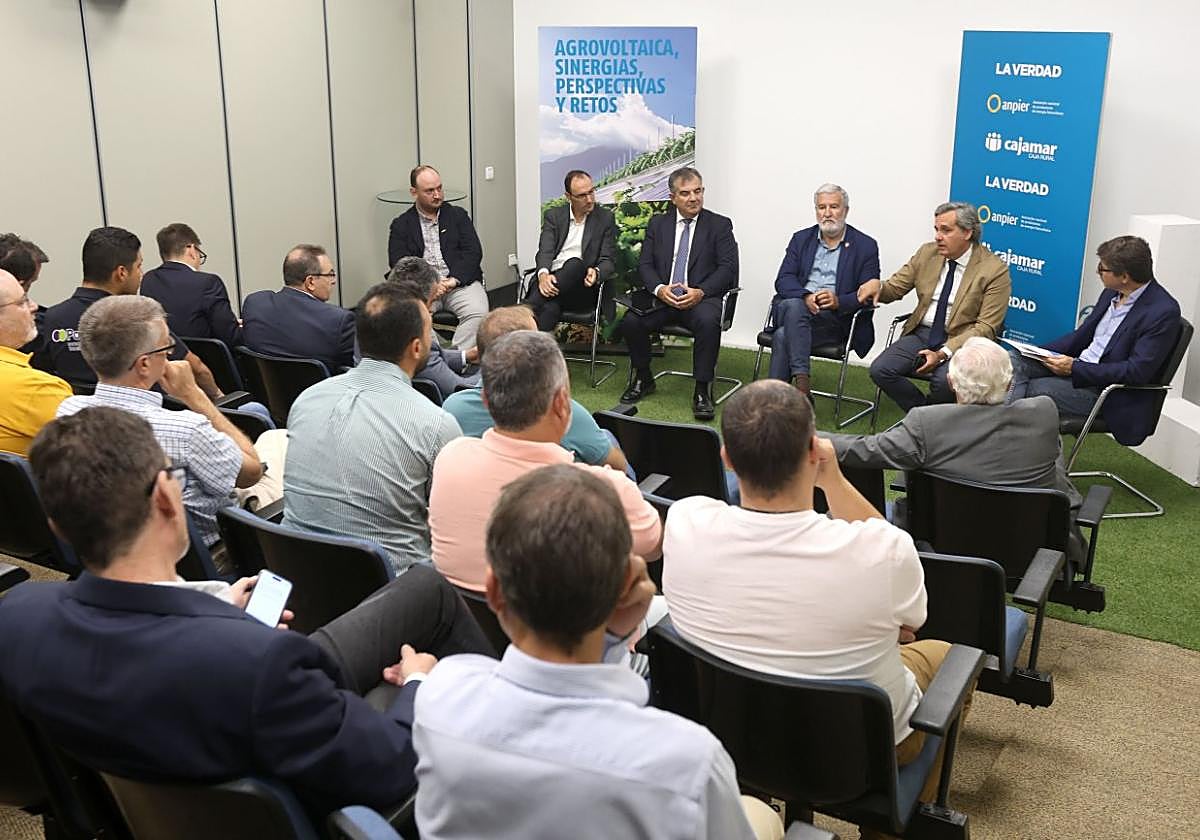 Pedro Gomariz, Ramón Gil Pérez, Juan María Vázquez, Santiago Martínez, Miguel Ángel Martínez-Aroca y el periodista Miguel Ángel Ruiz, quien moderó ayer el encuentro.