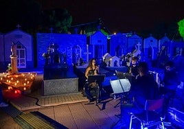 Una de las estaciones musicales en el camposanto sanjaviereño.