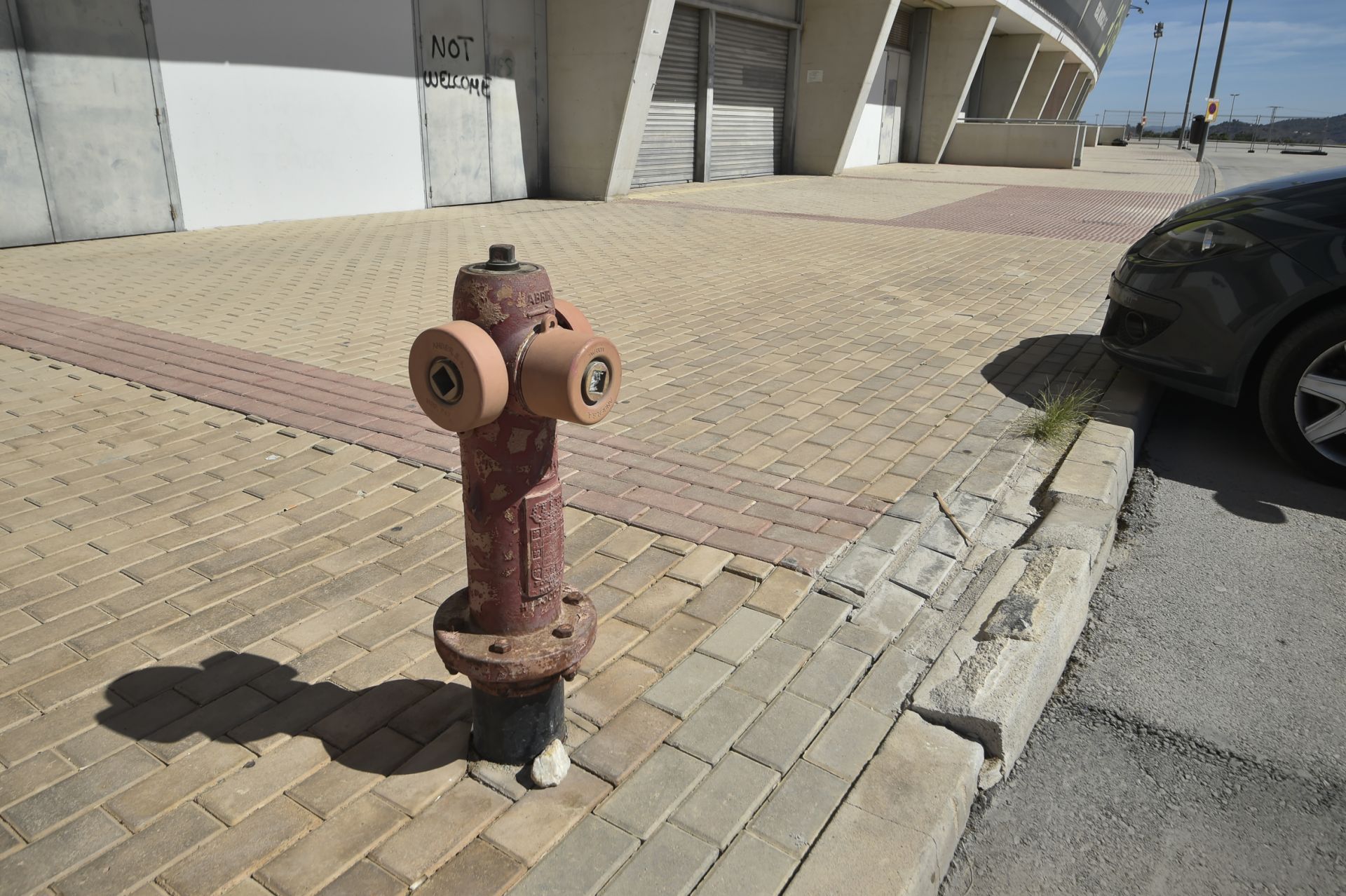 Desperfectos en el entorno del Enrique Roca de Murcia, en imágenes