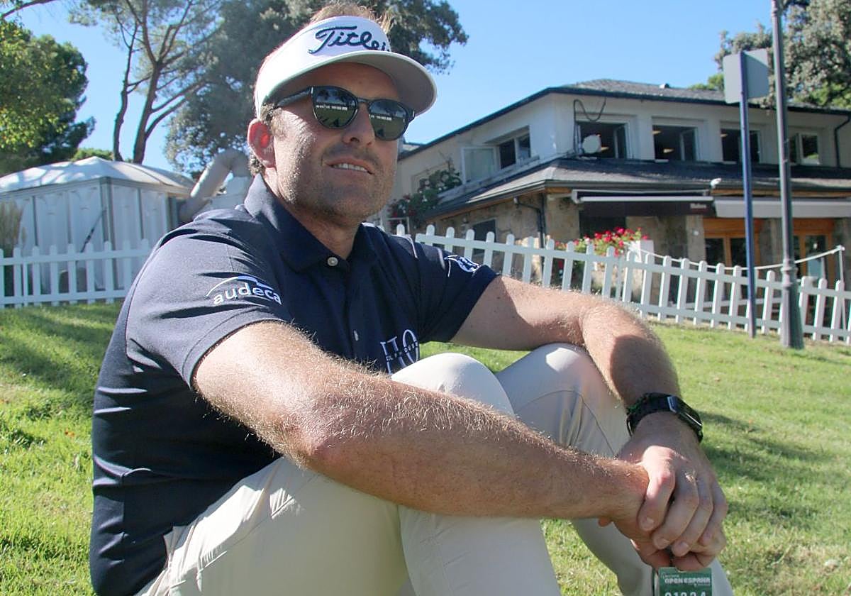 Carlos Sánchez. El profesional del Club de Golf Villa de Madrid en un momento de la entrevista con LA VERDAD.