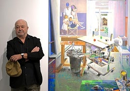 E pintor Alfonso Albacete, ayer, en el Centro Cultural Las Claras de la Fundación Cajamurcia, con una de las obras de 'La pintura inevitable'.