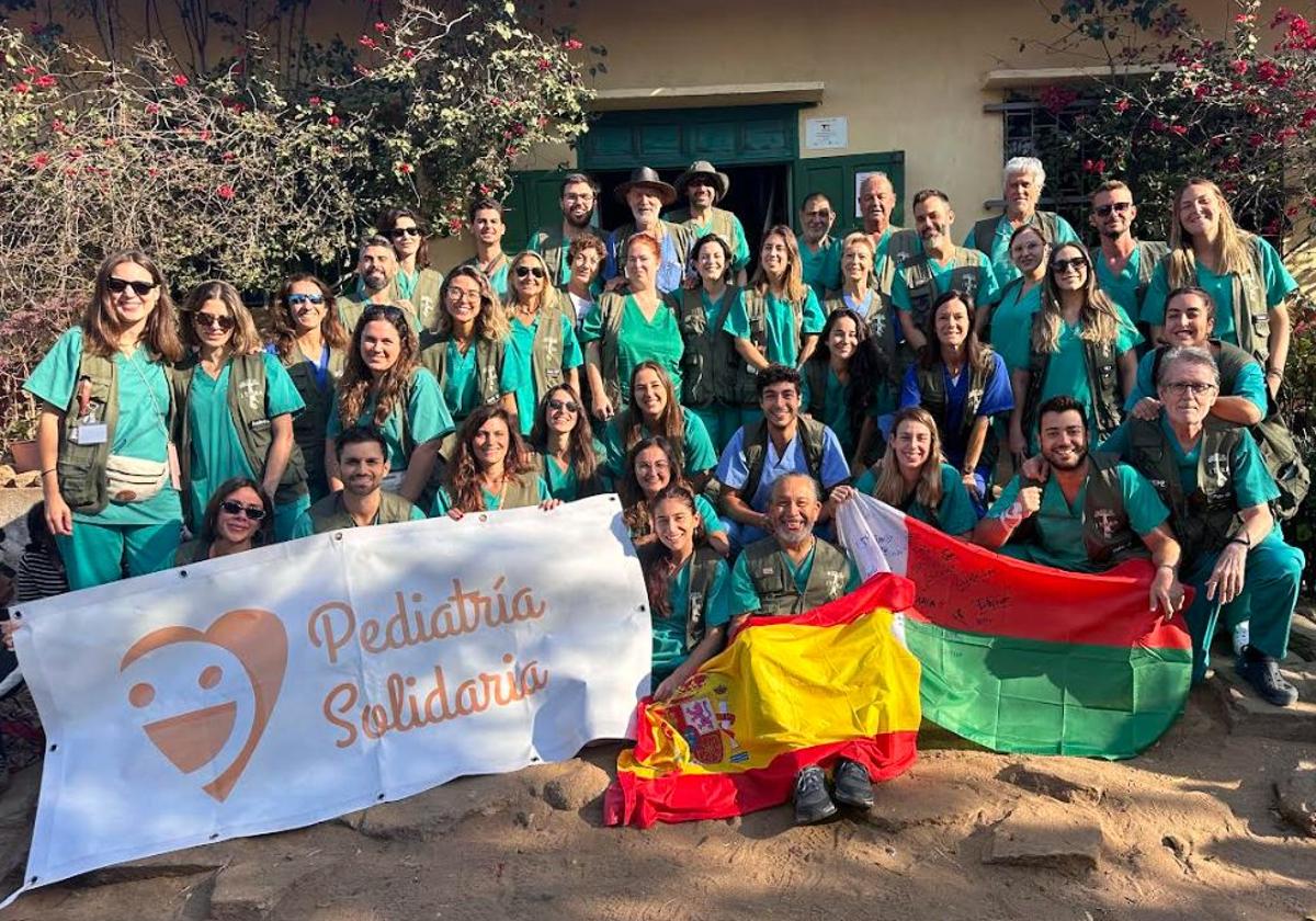 Los voluntarios durante el proyecto premiado 'Ayudando a Tsihombe'.