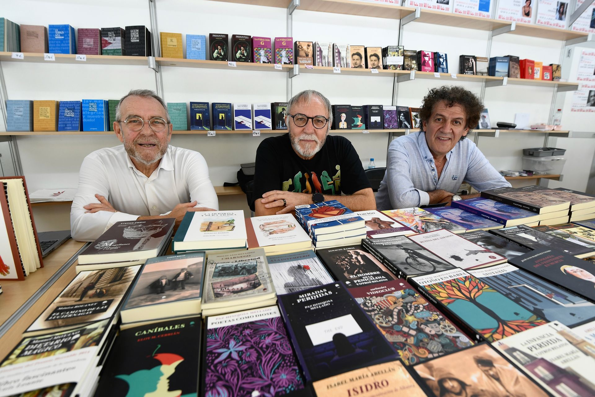 La primera jornada de la Feria del Libro de Murcia, en imágenes