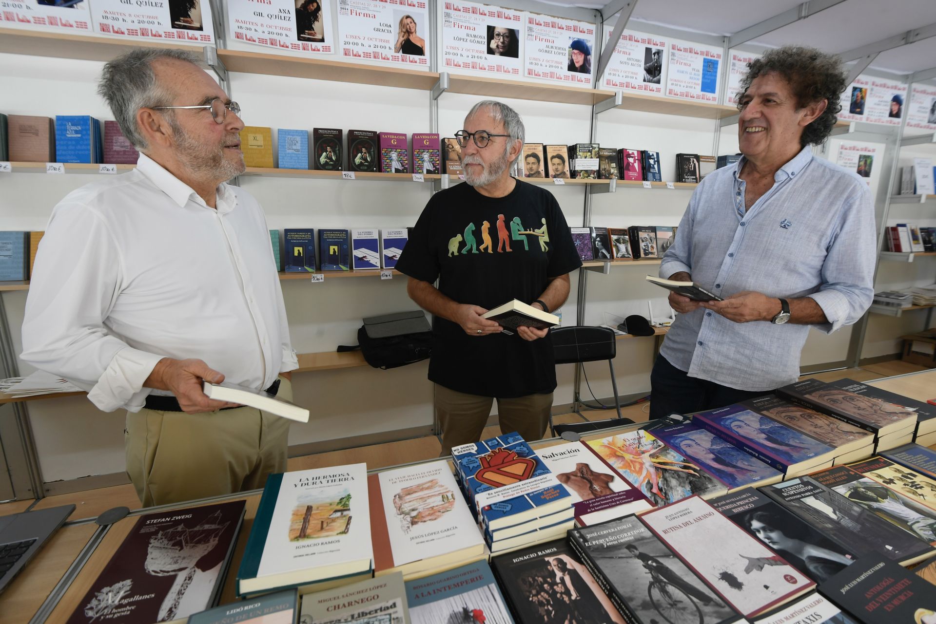 La primera jornada de la Feria del Libro de Murcia, en imágenes