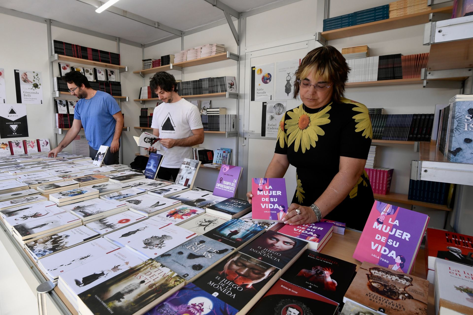 La primera jornada de la Feria del Libro de Murcia, en imágenes