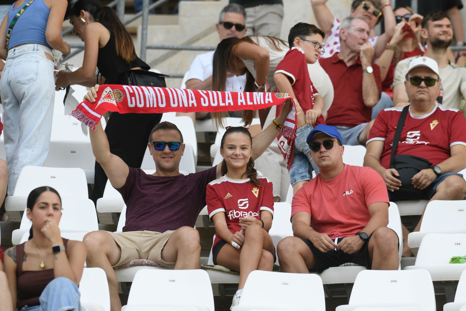 Real Murcia-Alcorcón: búscate en la grada del Estadio Enrique Roca