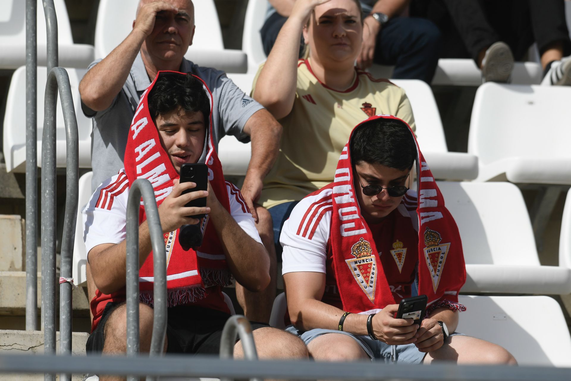 Real Murcia-Alcorcón: búscate en la grada del Estadio Enrique Roca