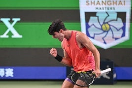 Carlos Alcaraz celebra un punto, este domingo ante Yibing Wu.