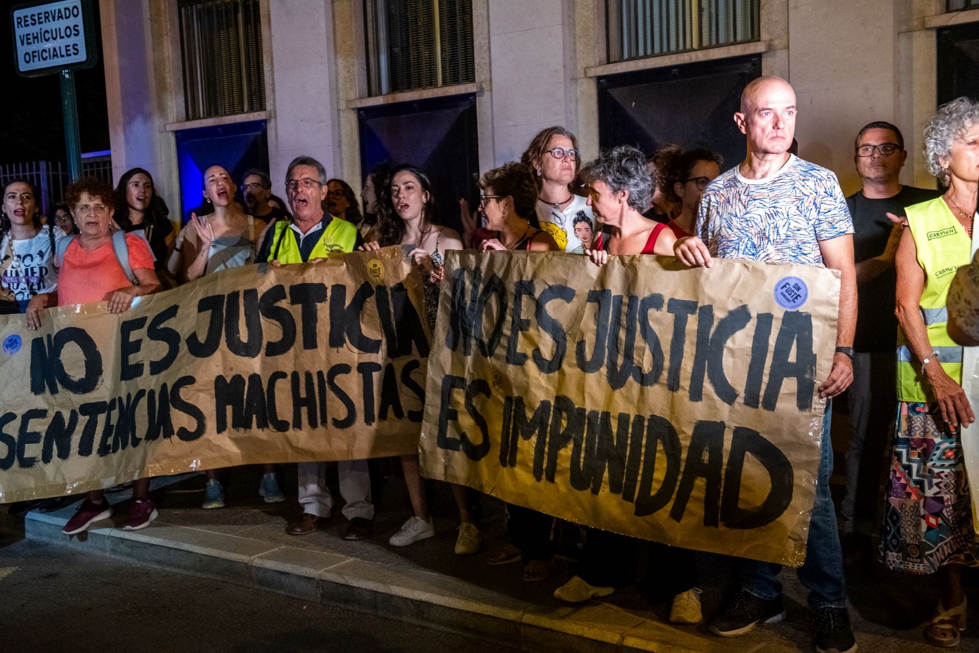 Las imágenes de la protesta ante el Palacio de Justicia de Murcia