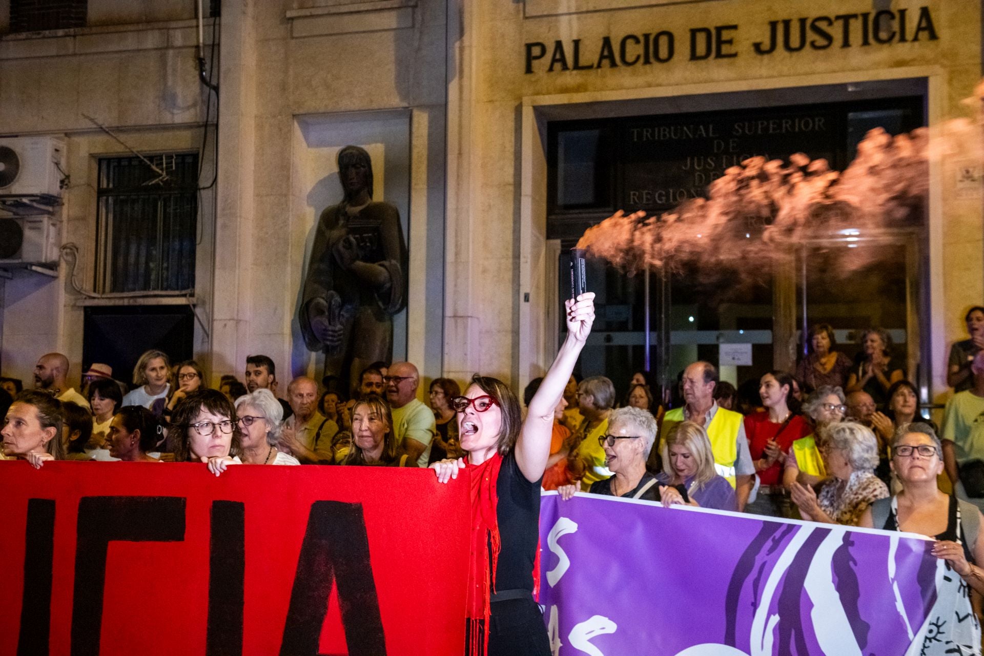 Las imágenes de la protesta ante el Palacio de Justicia de Murcia