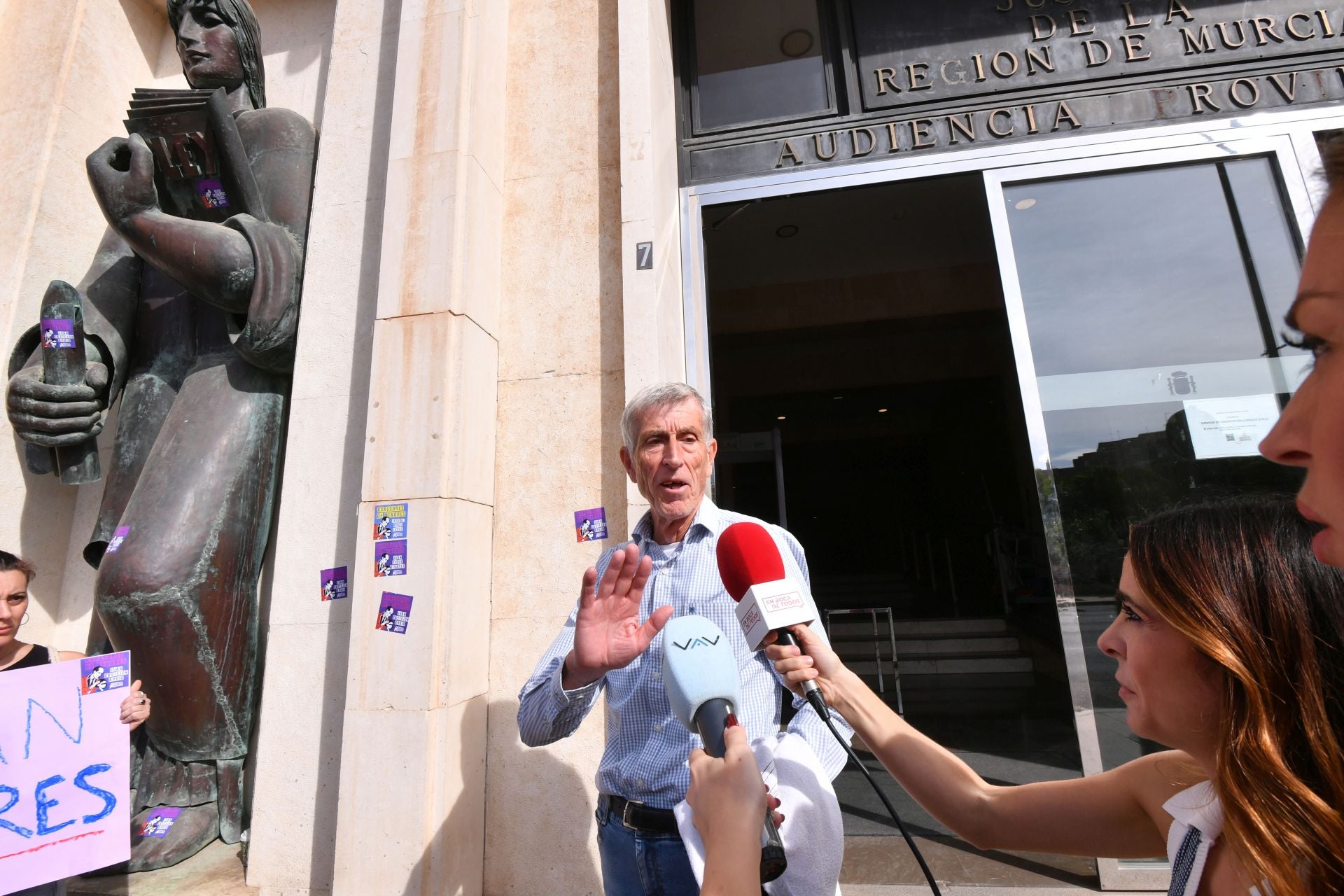 Los empresarios condenados por pagar a menores a cambio de sexo no entrarán a prisión, en imágenes