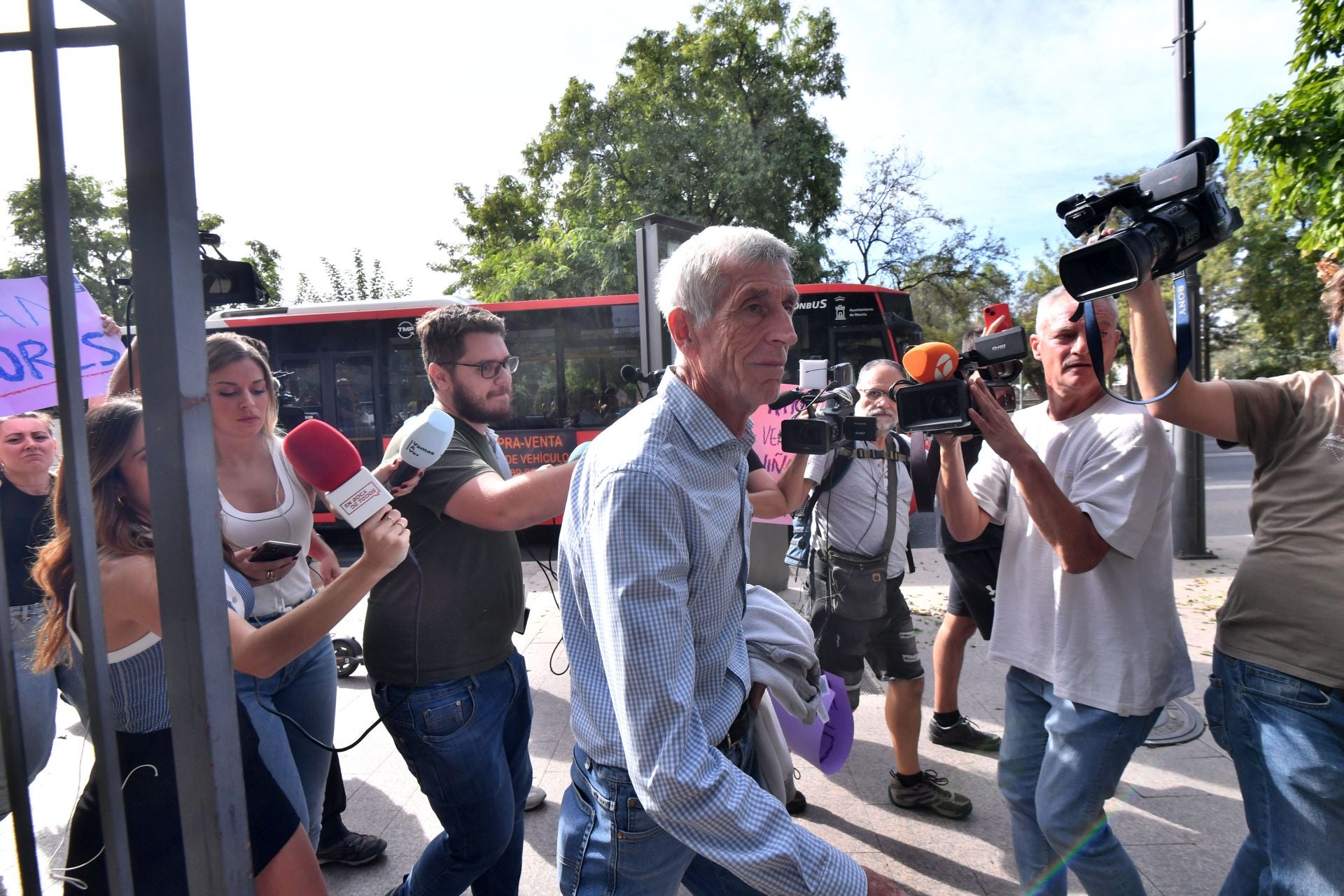 Los empresarios condenados por pagar a menores a cambio de sexo no entrarán a prisión, en imágenes