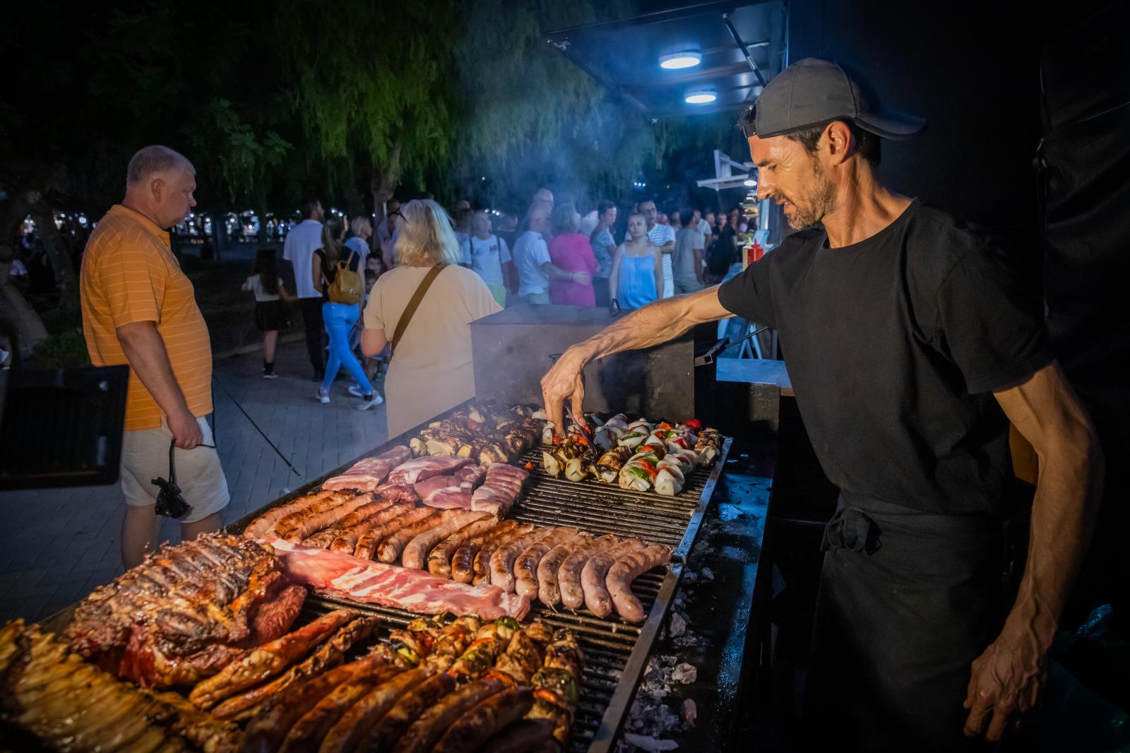 La inauguración del Street Food Market de Torrevieja, en imágenes