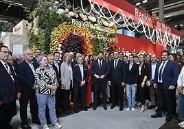 Fernando López Miras, junto a la delegación que ha acudido a Fruit Attraction este miércoles.