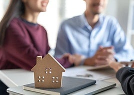 Los ciudadanos de la Región destinan el 24% del sueldo a pagar la hipoteca, la tasa más baja en España