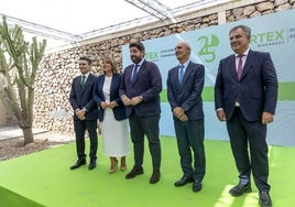 El presidente del Gobierno regional, Fernando López Miras, clausuró el encuentro. A su izquierda, la alcaldesa de Cartagena Noelia Arroyo y el director de la planta de Ecocarburantes Españoles, en Cartagena, Joaquín Rodríguez. A su derecha, el CEO de Vertex Bioenergy, Antonio Vallespir; y el consejero de Medio Ambiente, Juan María Vázquez Rojas.