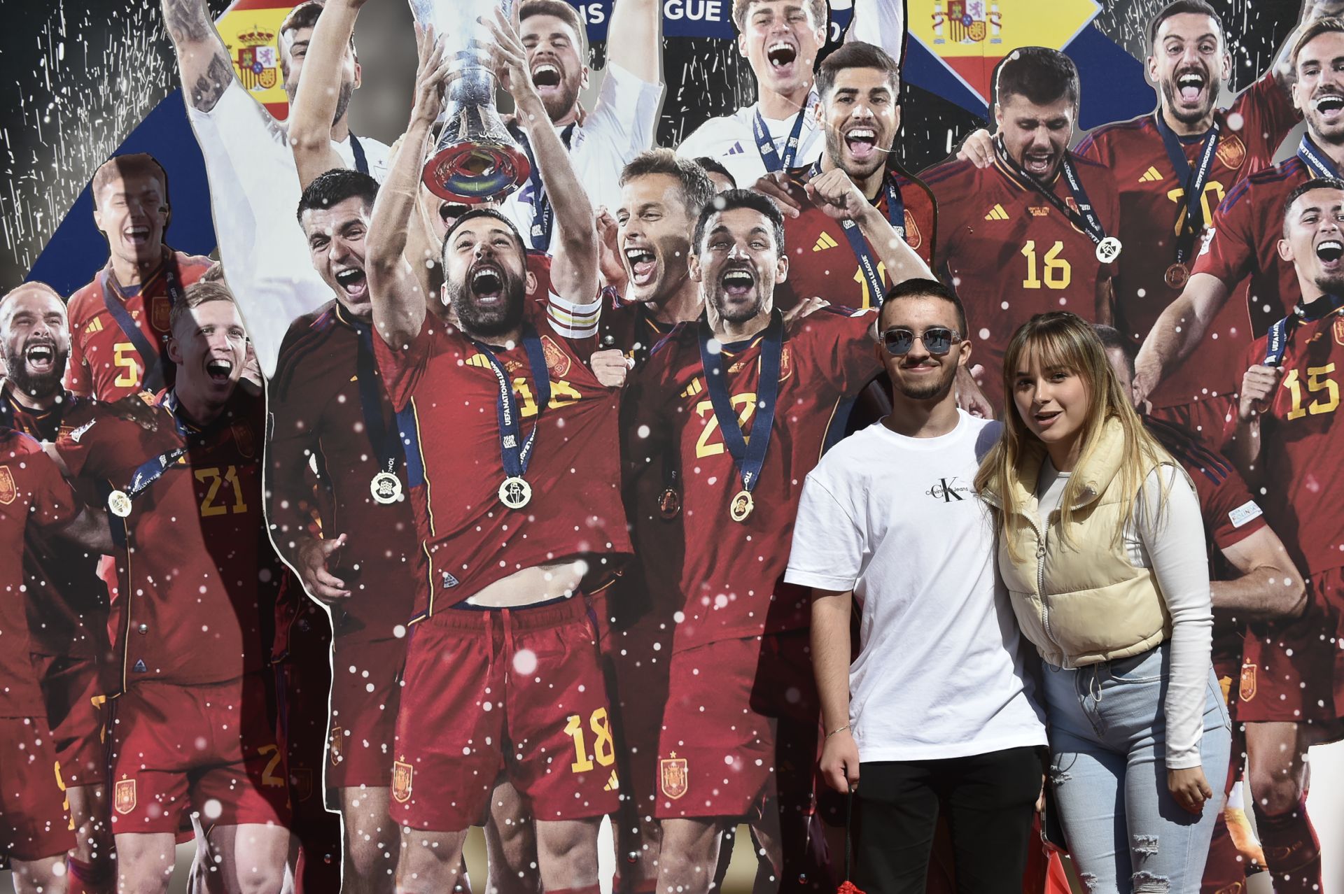 Una &#039;fan zone&#039; en Murcia hasta las 19 horas y un partido de leyendas