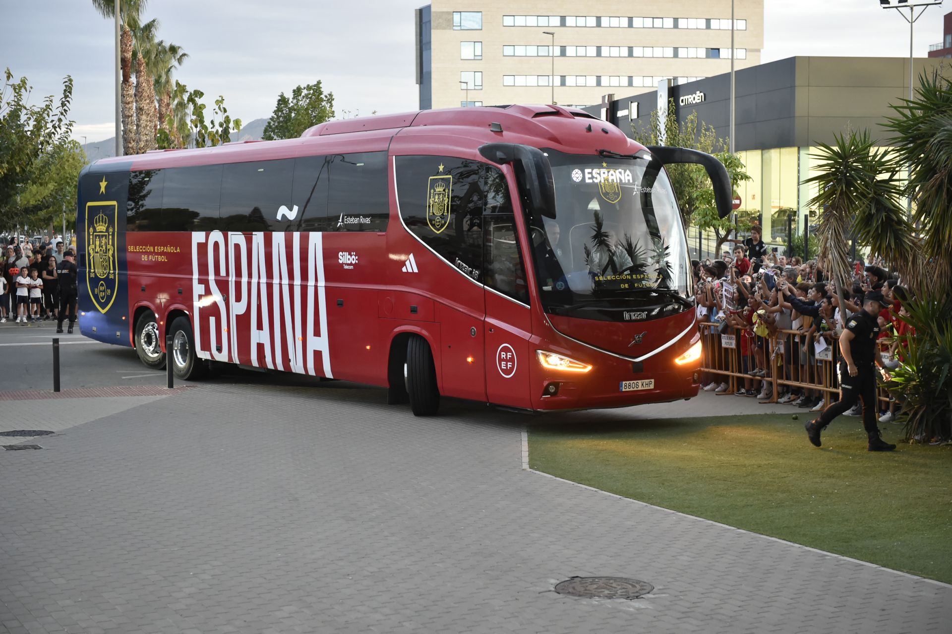 La llegada de la selección española a Murcia, en imágenes