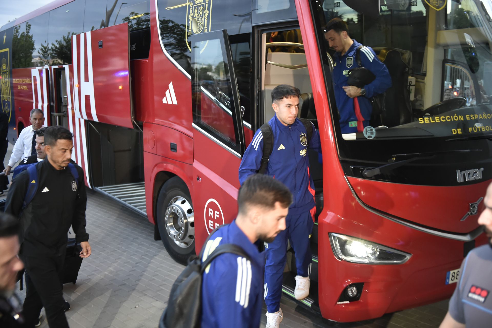 La llegada de la selección española a Murcia, en imágenes