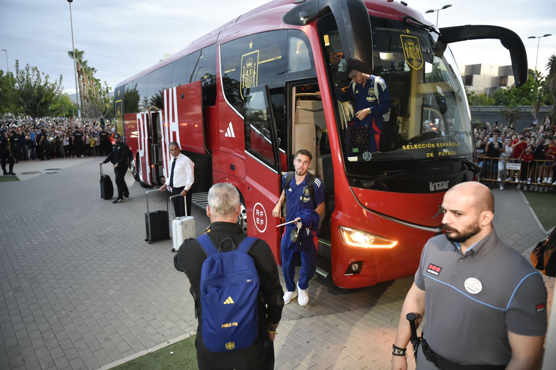 La llegada de la selección española a Murcia, en imágenes