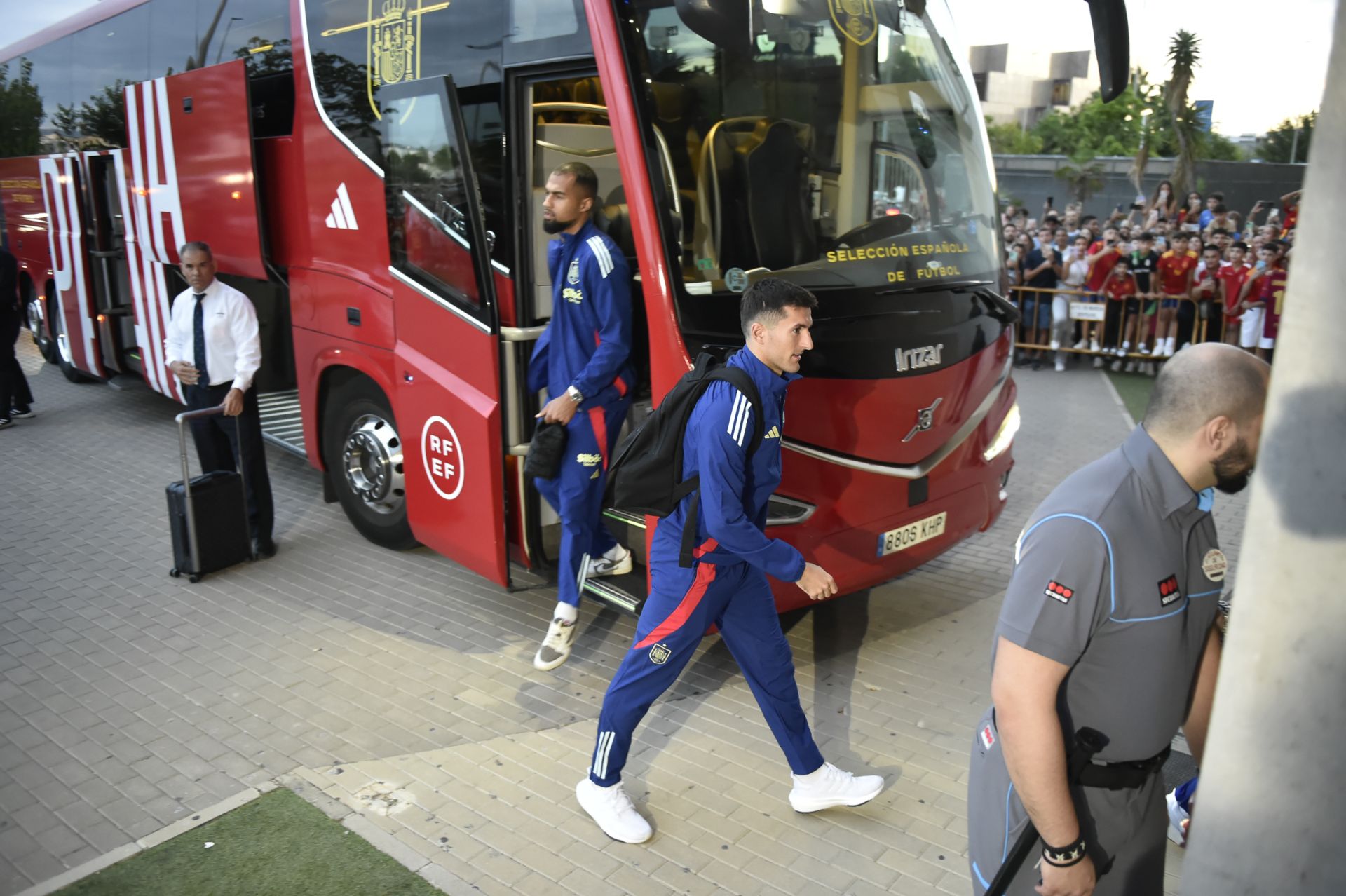 La llegada de la selección española a Murcia, en imágenes