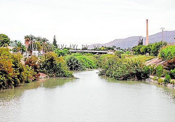 Tramo final del río Segura a su paso por la ciudad de Murcia, a la altura de La Fica.