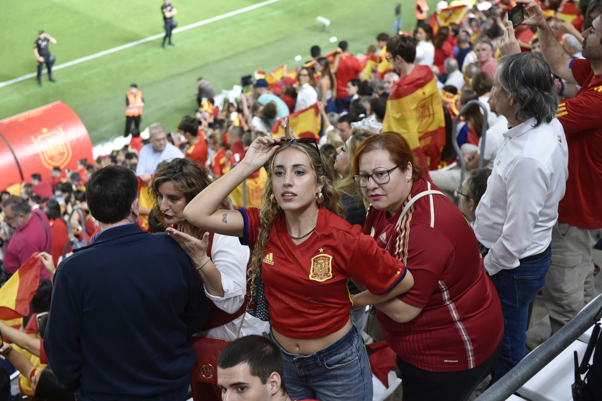 Gran ambiente en el Enrique Roca por la visita de La Roja