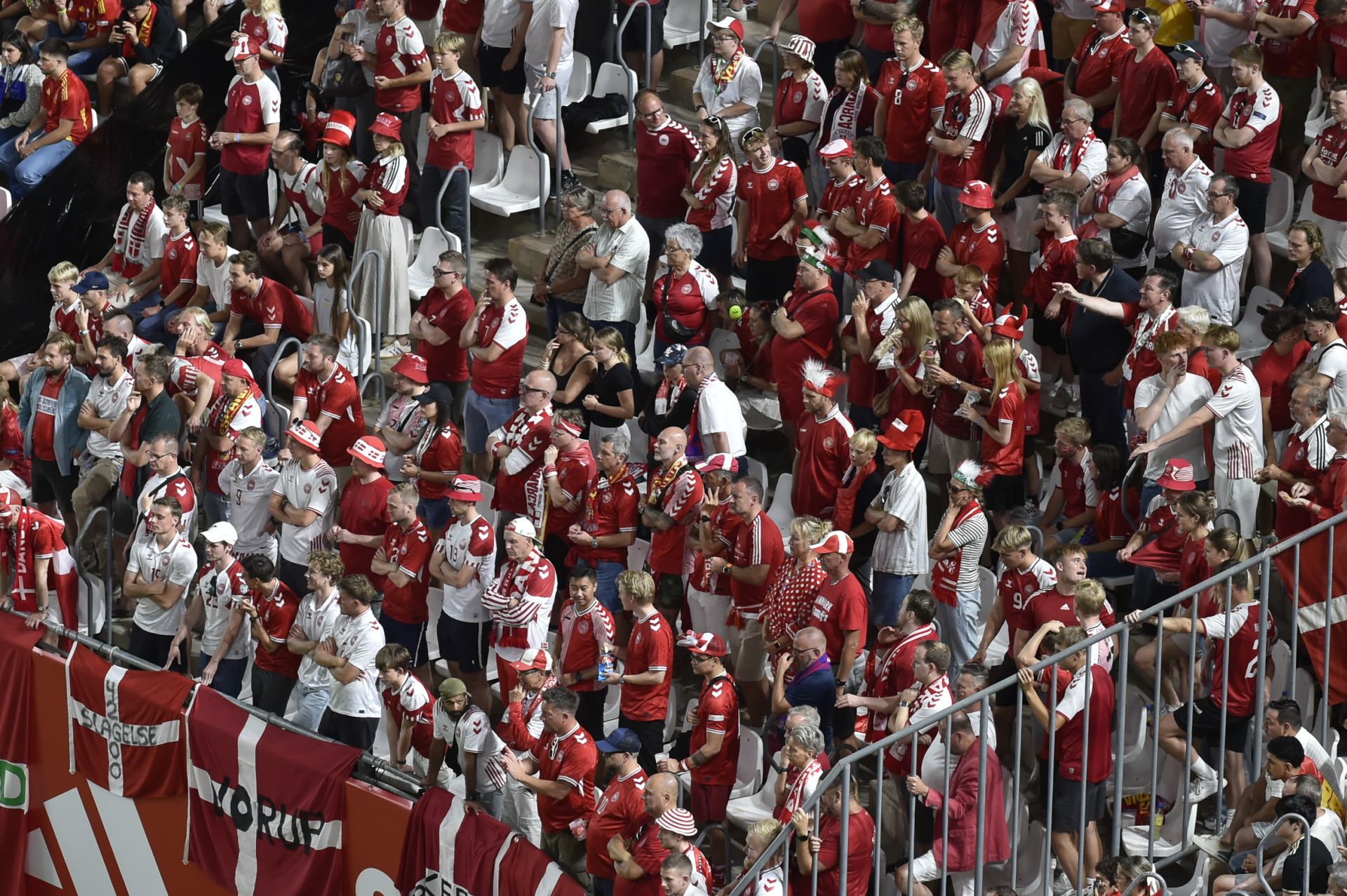 Gran ambiente en el Enrique Roca por la visita de La Roja