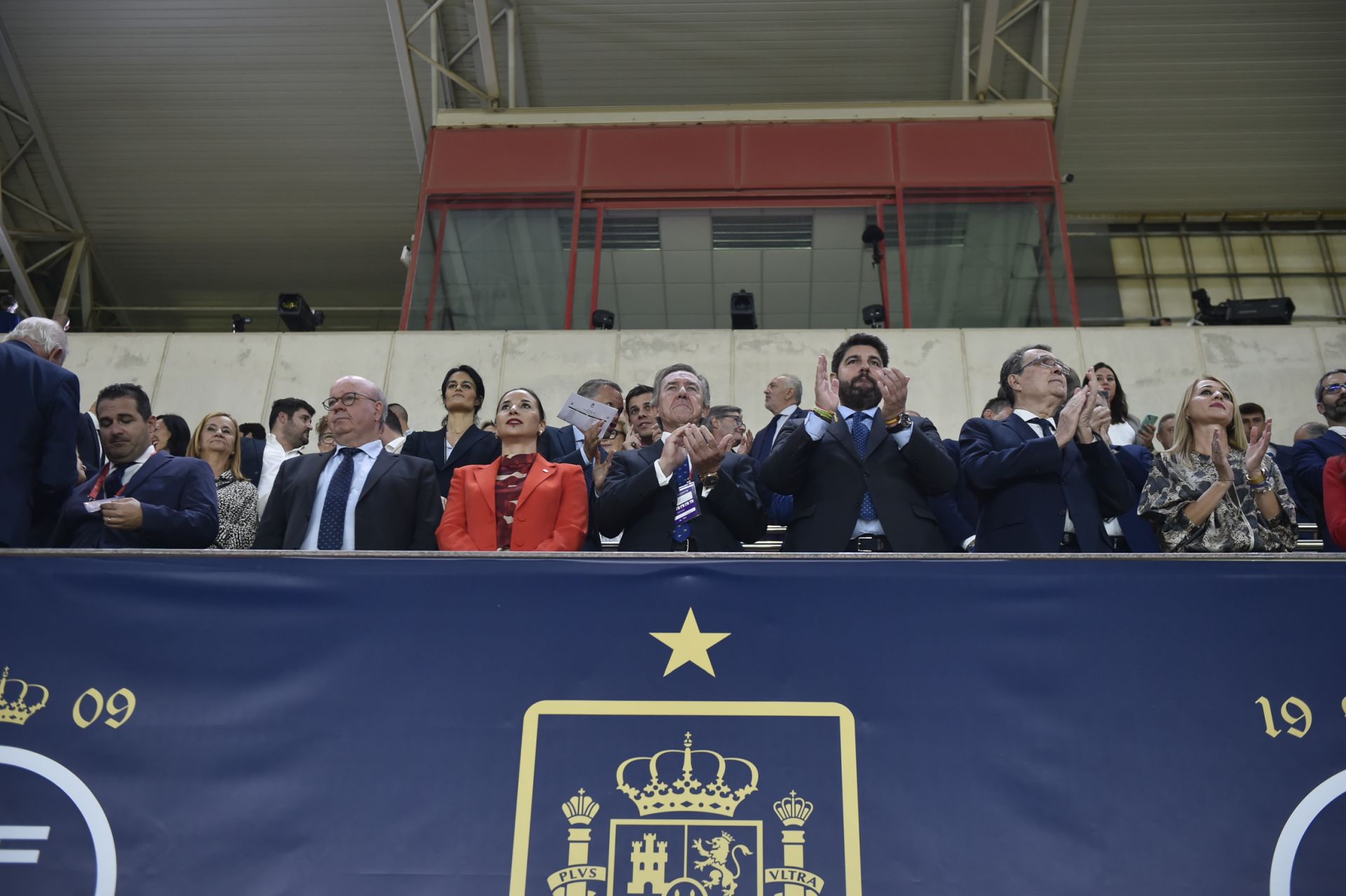 Gran ambiente en el Enrique Roca por la visita de La Roja