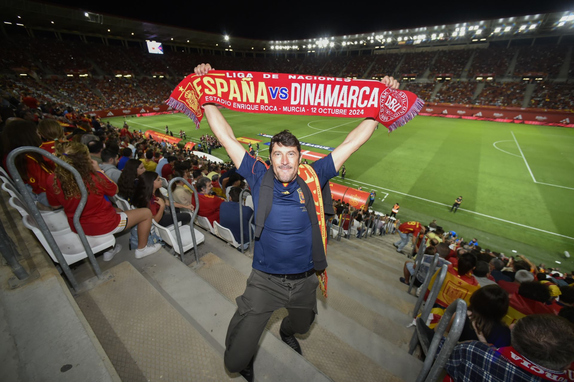 Gran ambiente en el Enrique Roca por la visita de La Roja