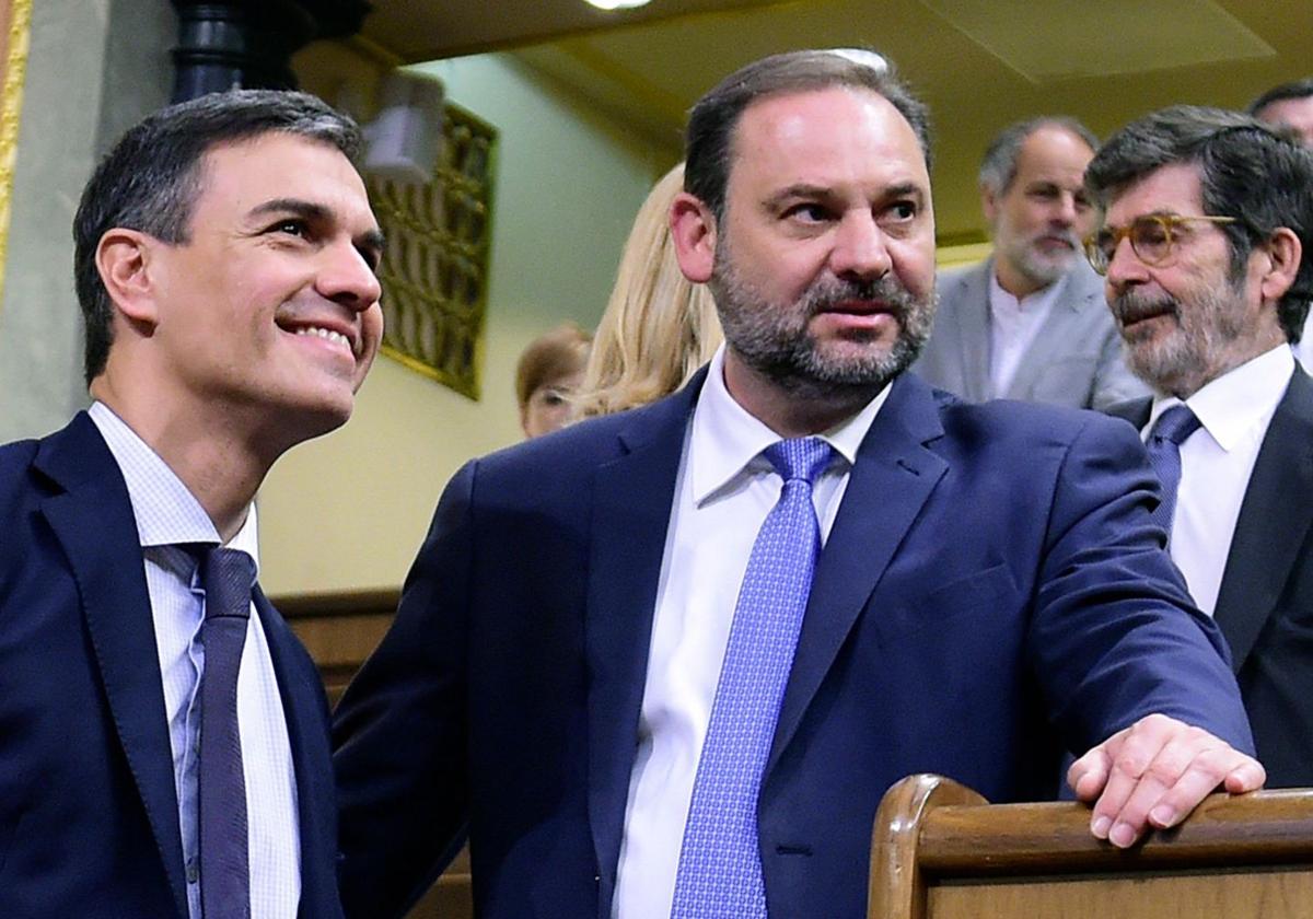 Pedro Sánchez y José Luis Ábalos, en una imagen de archivo.