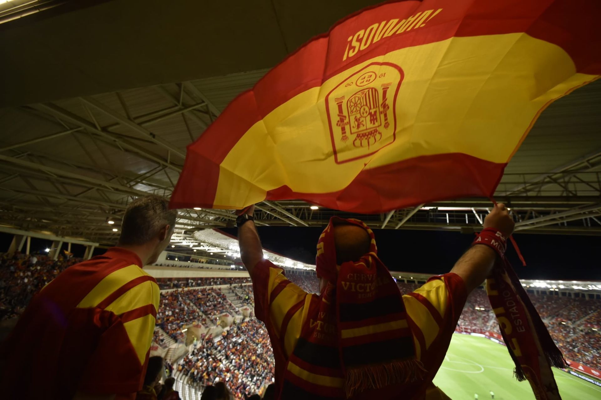 Gran ambiente en el Enrique Roca por la visita de La Roja