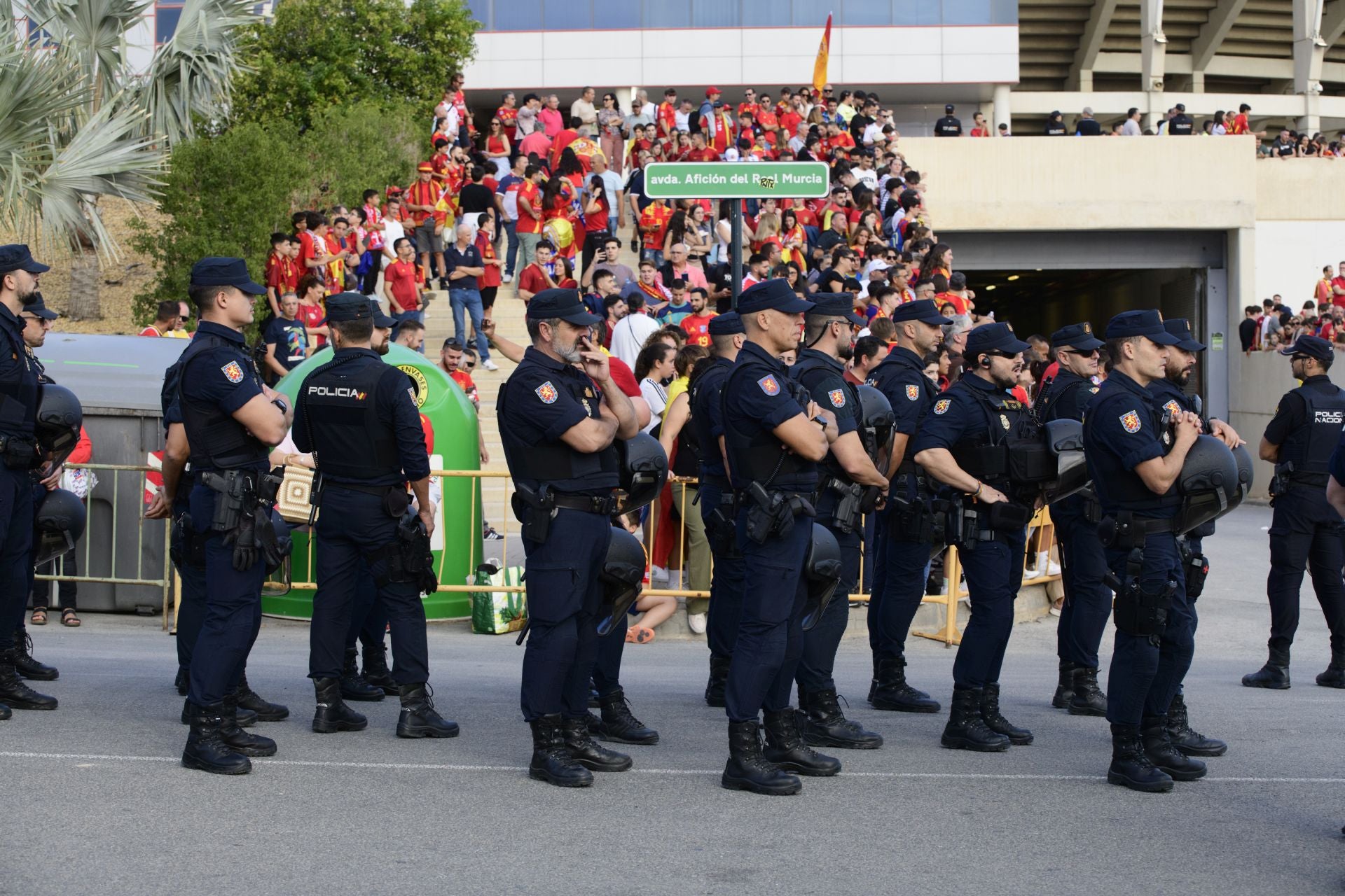 Gran ambiente en el Enrique Roca por la visita de La Roja