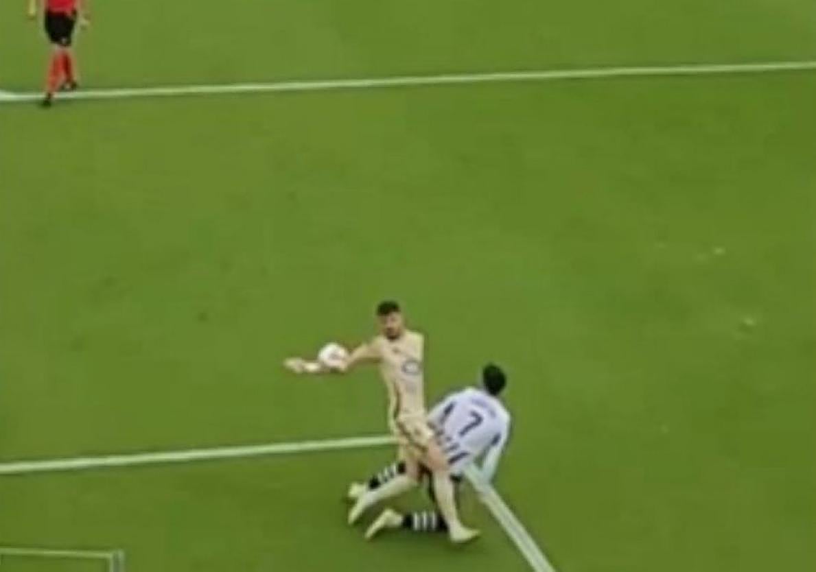 En detalle, el penalti no señalado al Cartagena por la mano de Juric.