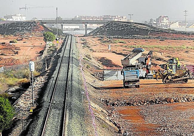 Obras de la alta velocidad entre Murcia y Cartagena, en el tramo de Balsicas.