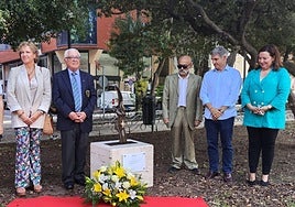 Escultura de bronce inaugurada este martes en la Glorieta.
