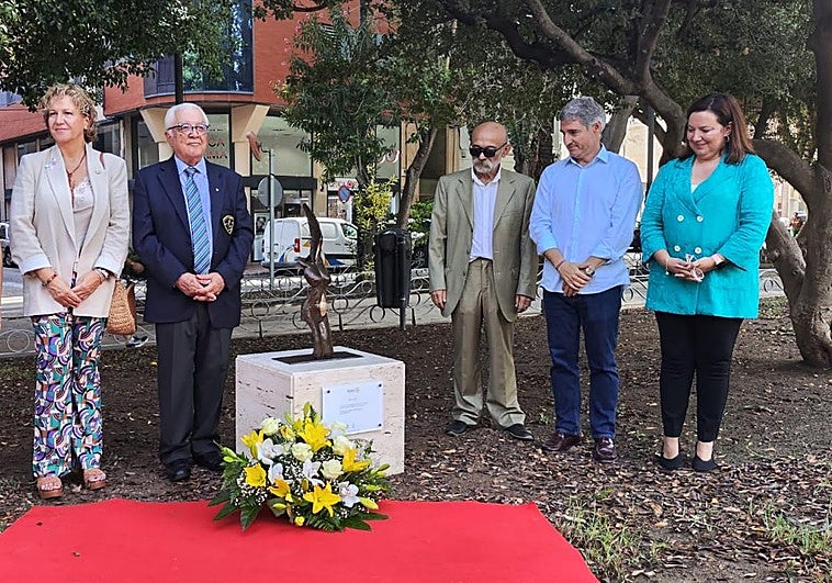 Escultura de bronce inaugurada este martes en la Glorieta.
