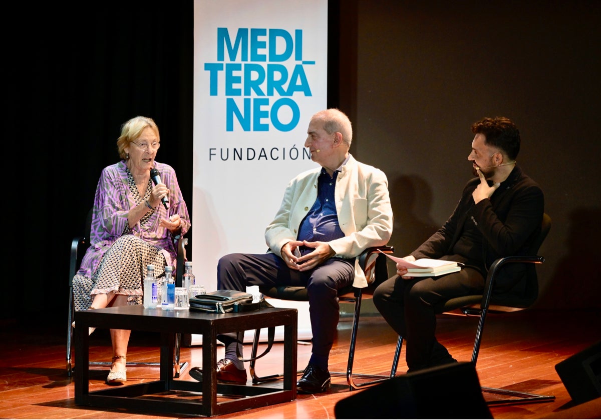 Soledad Puértolas y Pedro Calatrava, en el acto realizado en Fundación Mediterráneo.